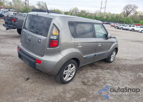 2010 Kia Soul z USA, uszkodzony, nr VIN KNDJT2A27A7161445